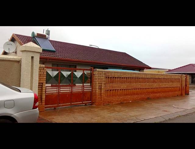 3 BEDROOM HOUSE FOR SALE IN PROTEA NORTH